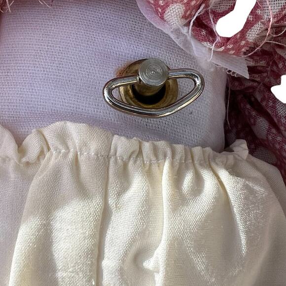 DYNASTY DOLL 17” musical porcelain collectible - Picture 8 of 12